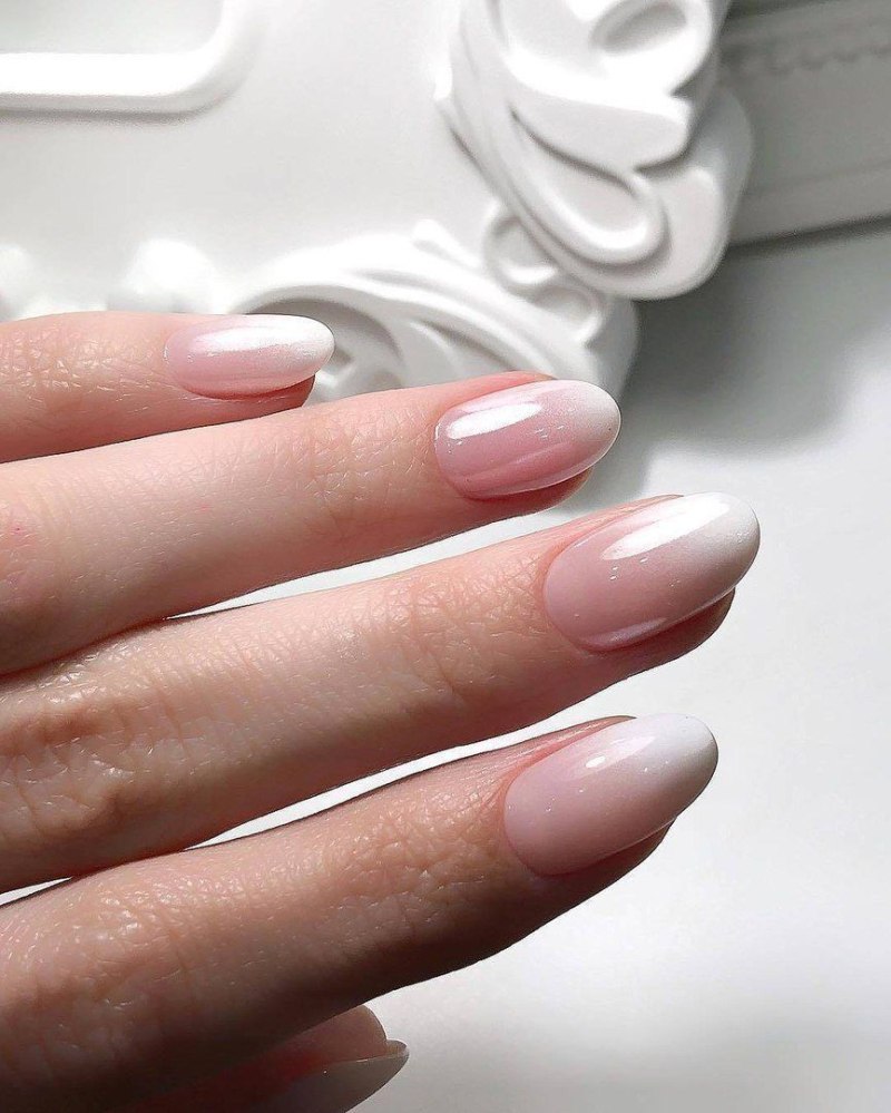 Нюдовый маникюр френч миндаль