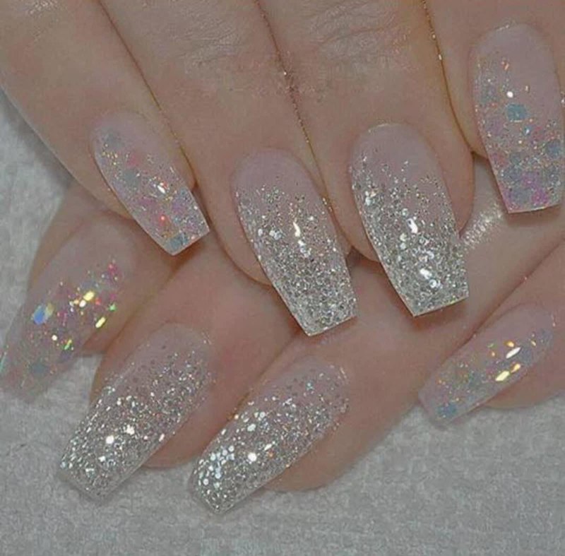 Новогодний маникюр френч с блестками