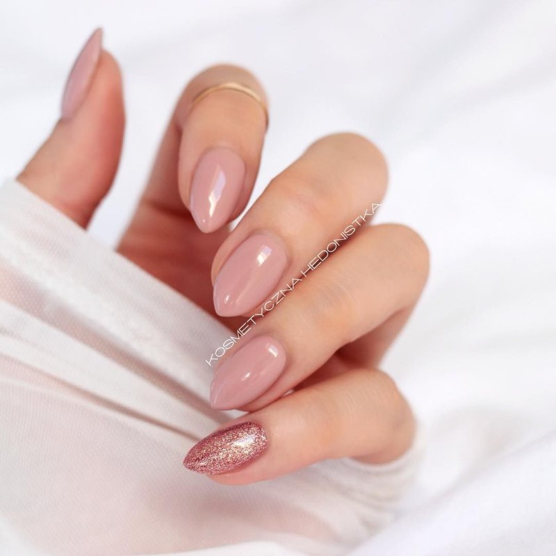 Нюдовый маникюр френч миндаль