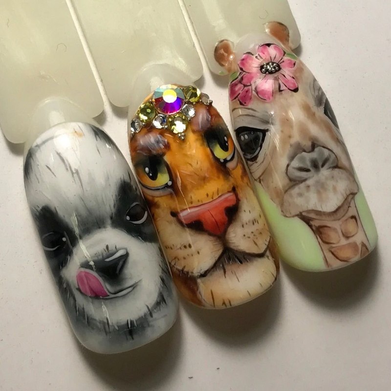 Пингвин на ногтях