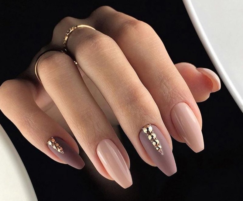 Нежный маникюр на длинные ногти