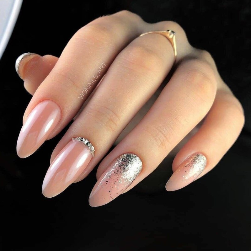 Нюдовый маникюр 2020 миндаль