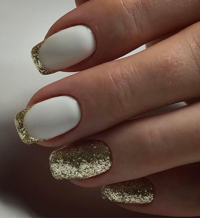 Маникюр золото