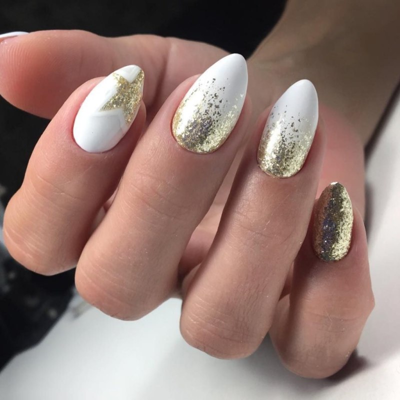 Маникюр золото