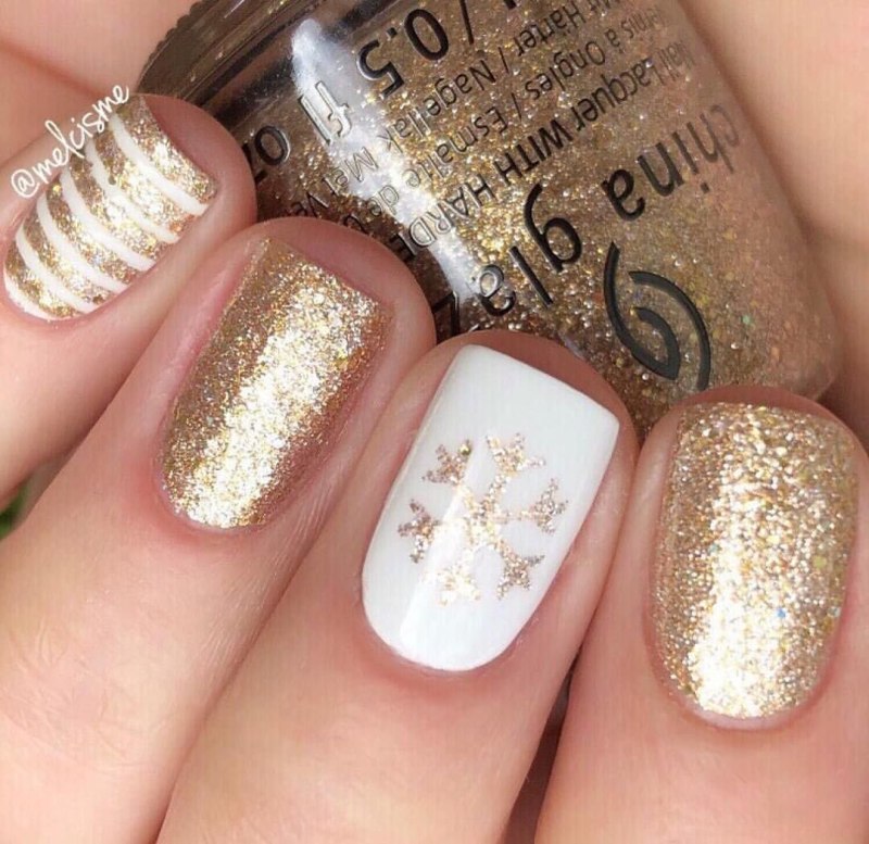 Ногти бежевые с золотом