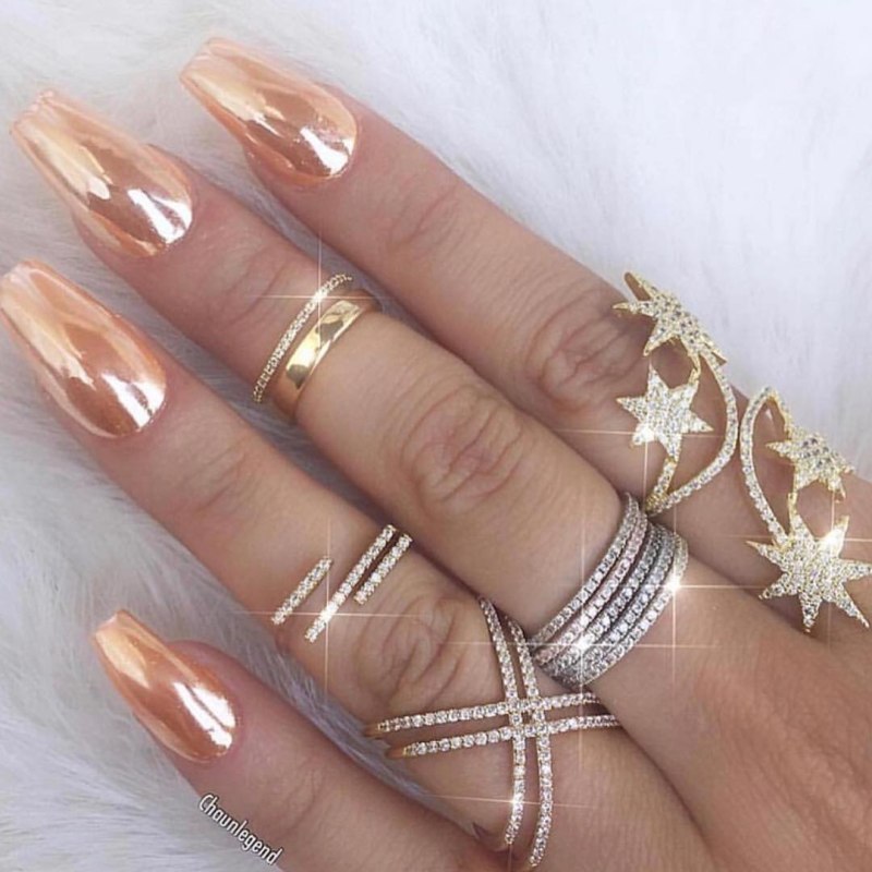 Свадебный маникюр белый с золотом