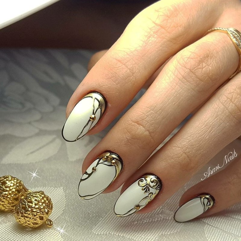 Маникюр миндаль втирка серебро