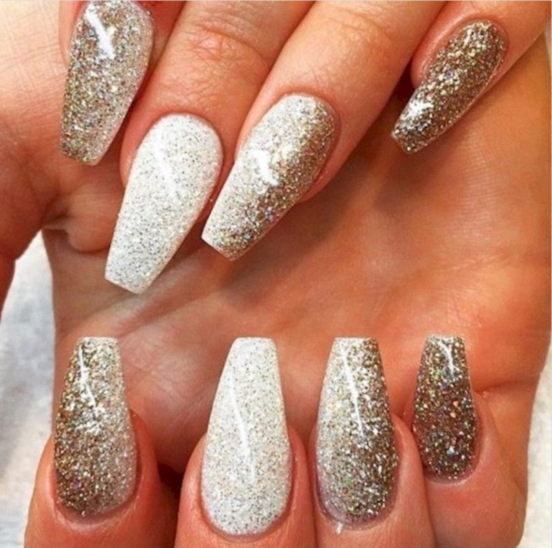 Белый маникюр