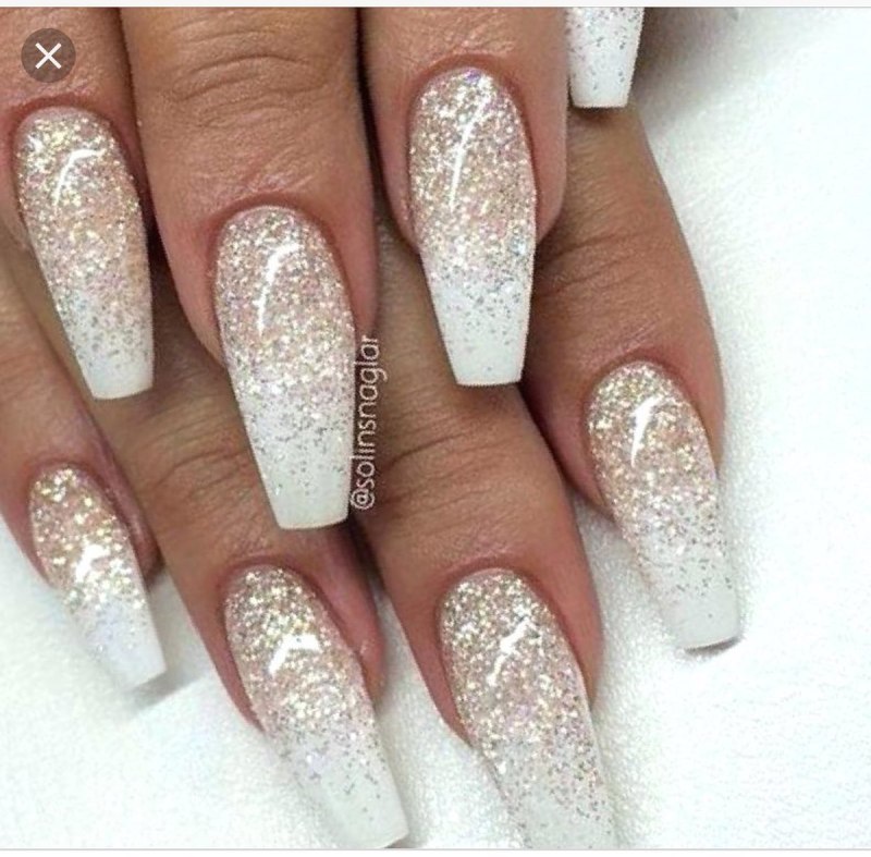 Маникюр белый с серебром