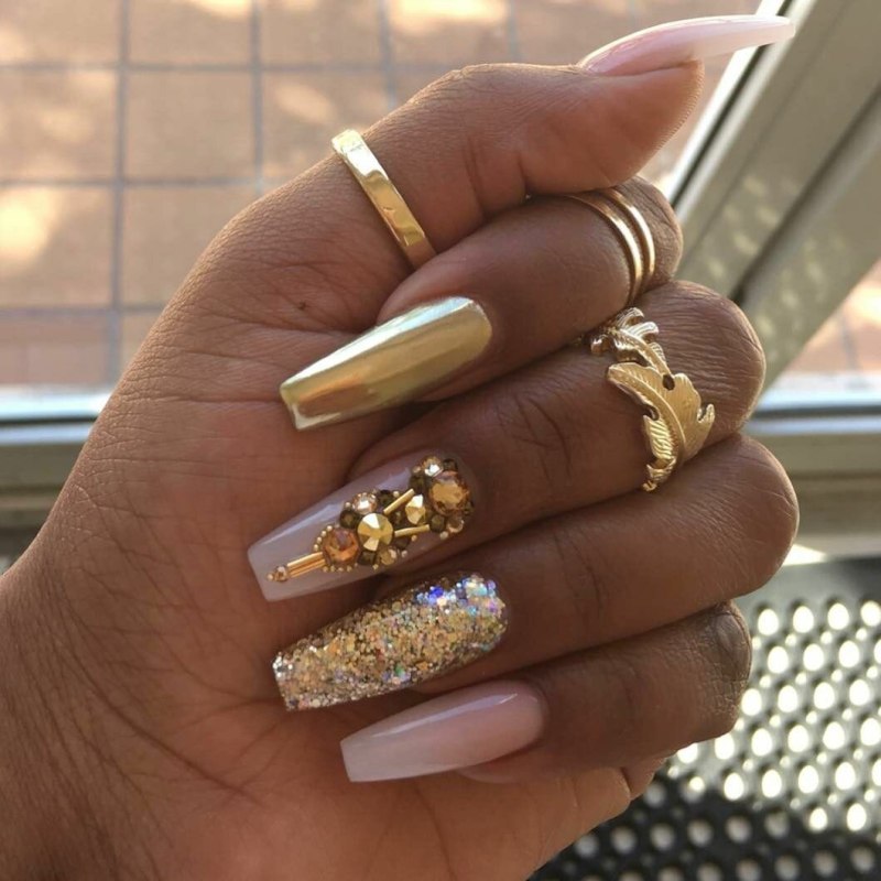 Маникюр с золотом