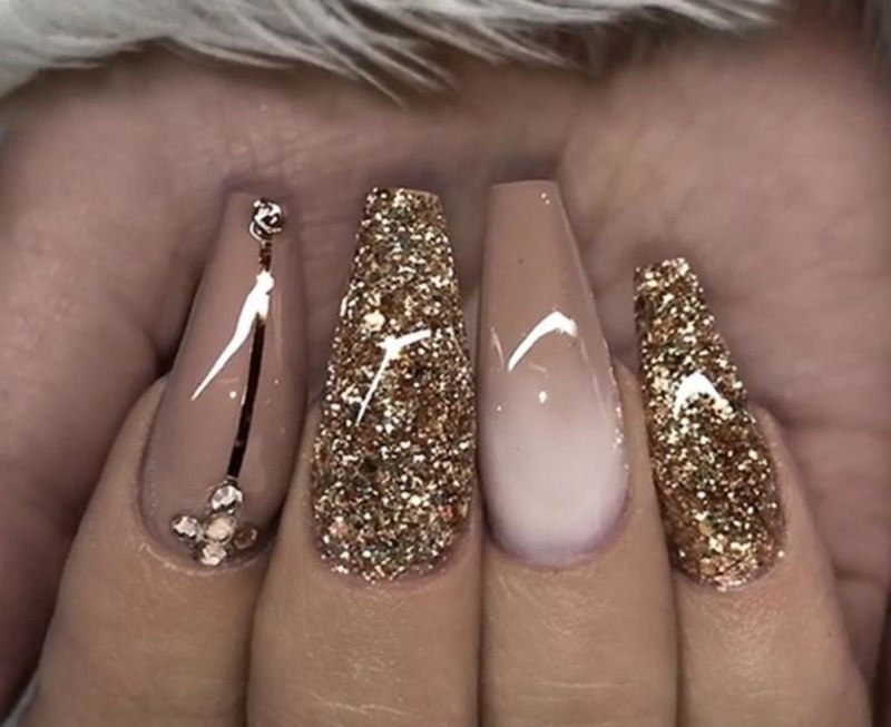 Белый маникюр форма балерина