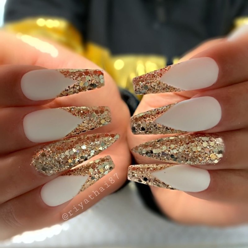 Ногти золото с белым