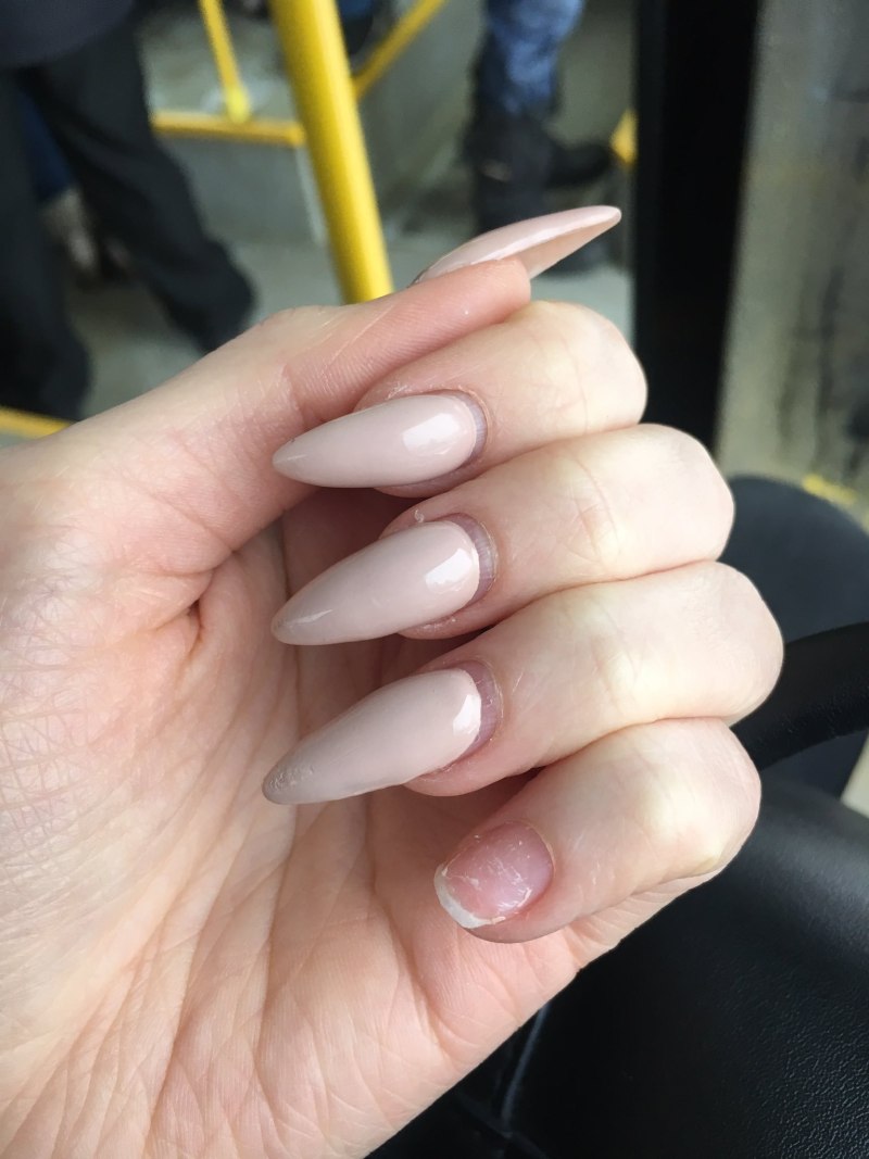 Сломанный ноготь маникюр маникюр