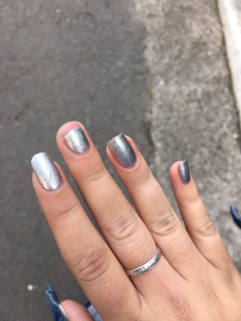 Маникюр на сломанные короткие ногти