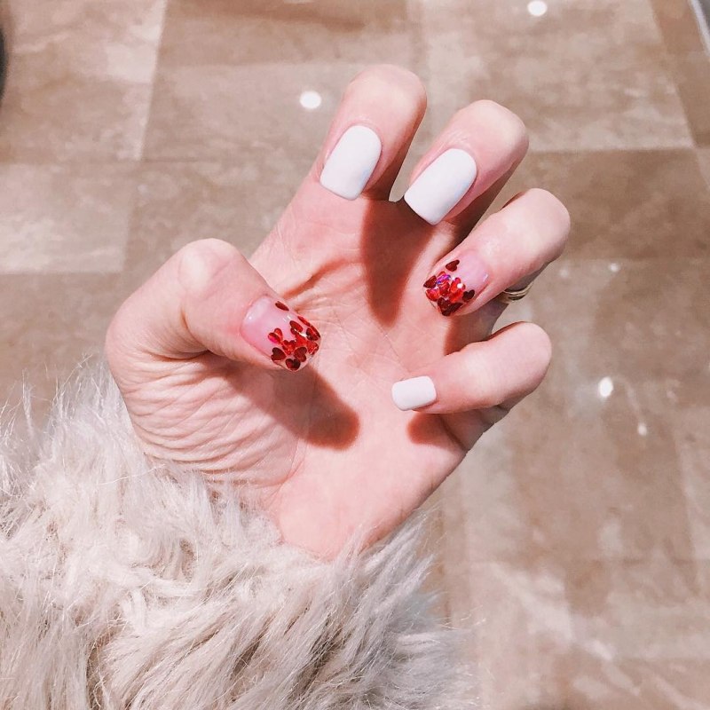 Маникюр с одним сломанным ногтем