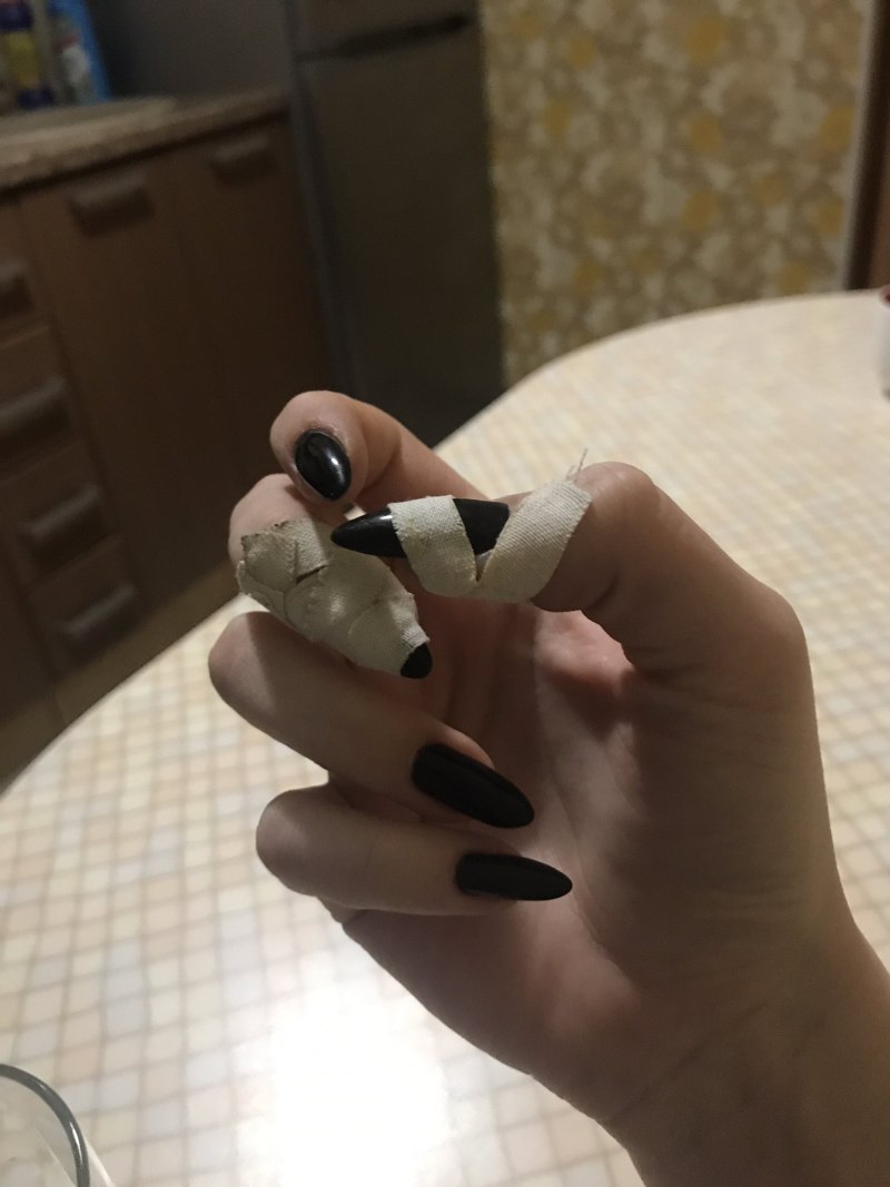 Ногти глядят