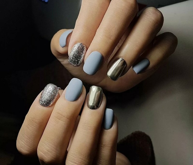 Маникюр с металлическими полосками