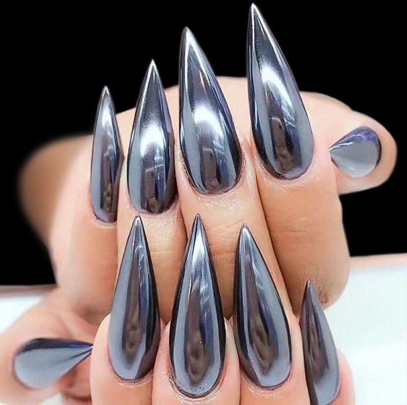 Красивый белый маникюр с втиркой