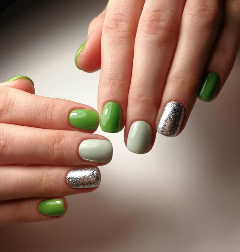 Мятный маникюр
