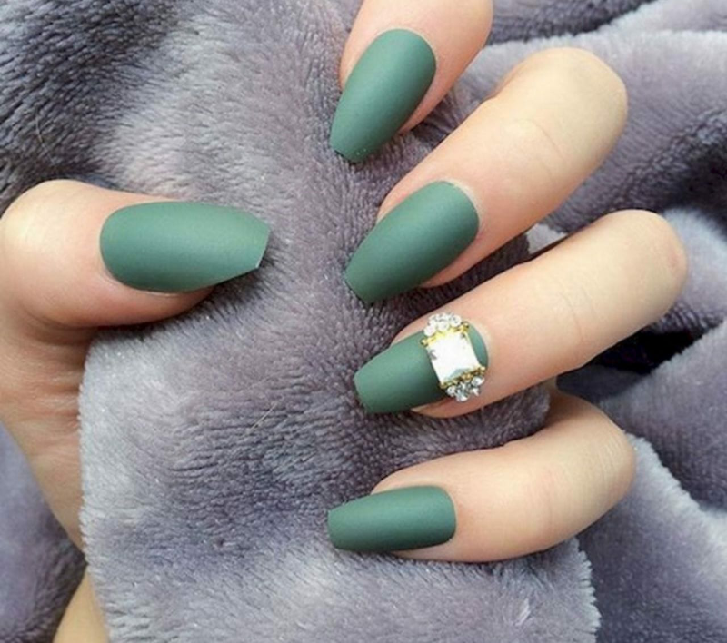 Маникюр 2022 хаки