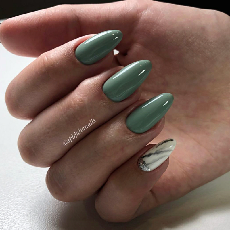 Пастельно зеленый маникюр