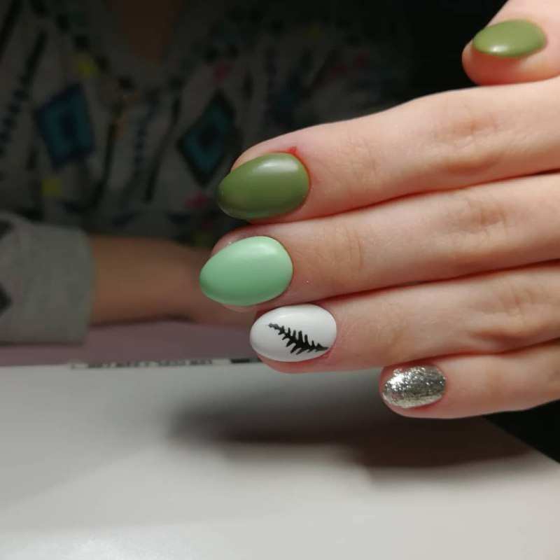 Ярко-зеленый маникюр