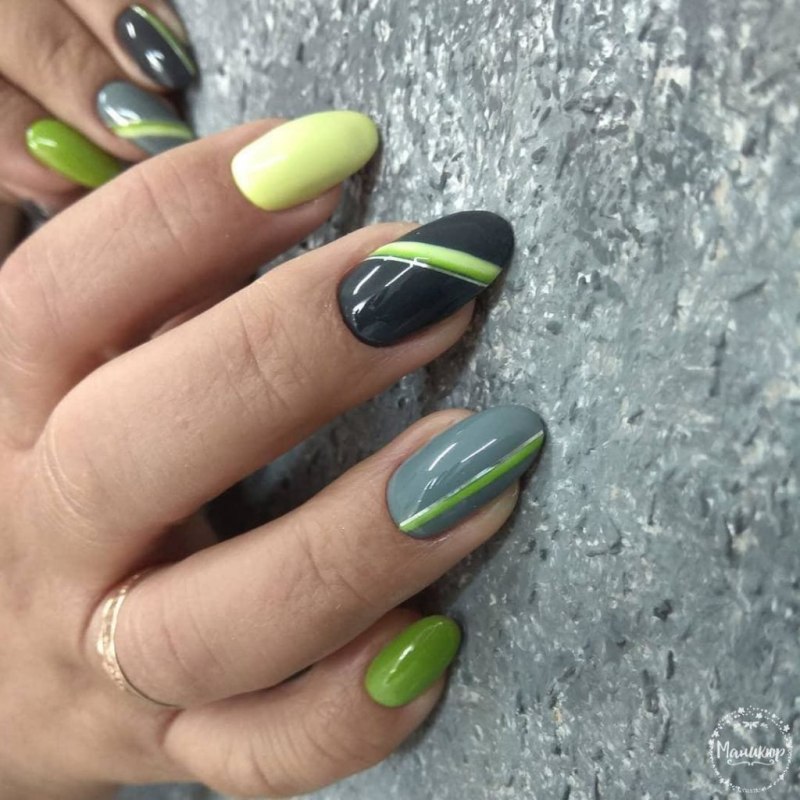 Зеленые матовые ногти