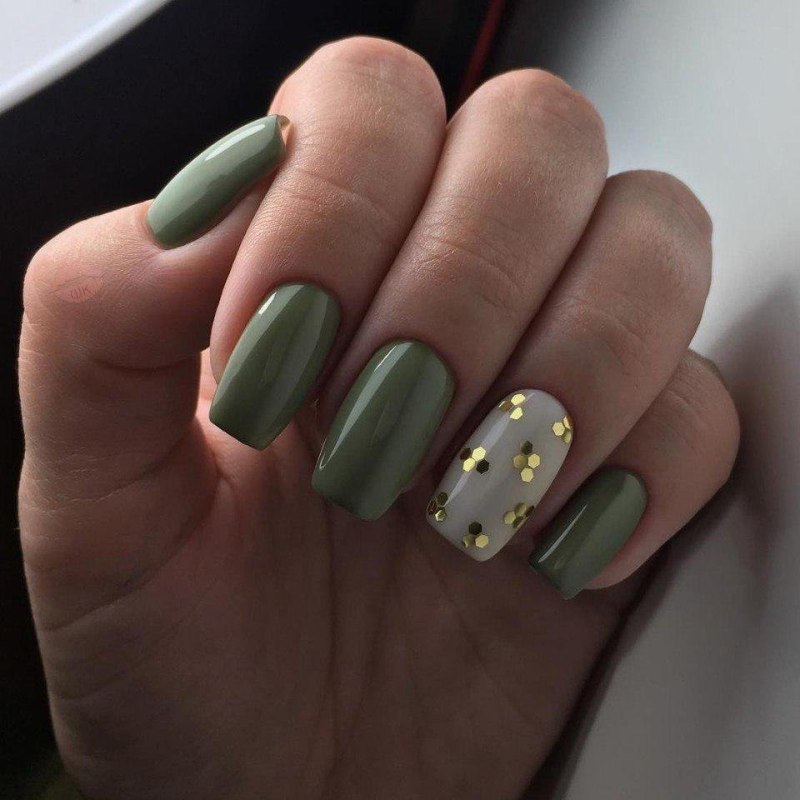 Маникюр в зелено розовых тонах