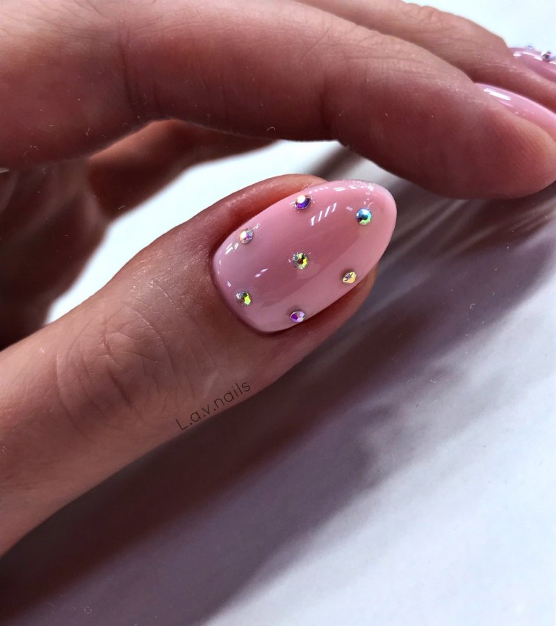Маникюр со стразами