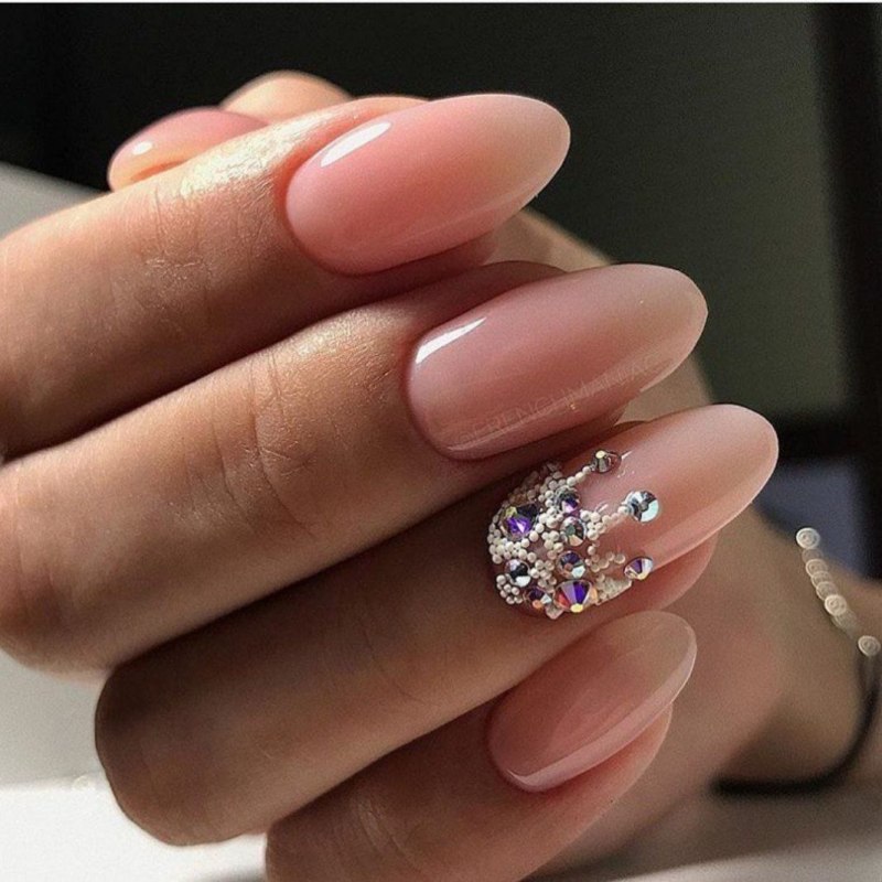 Ногти со стразами