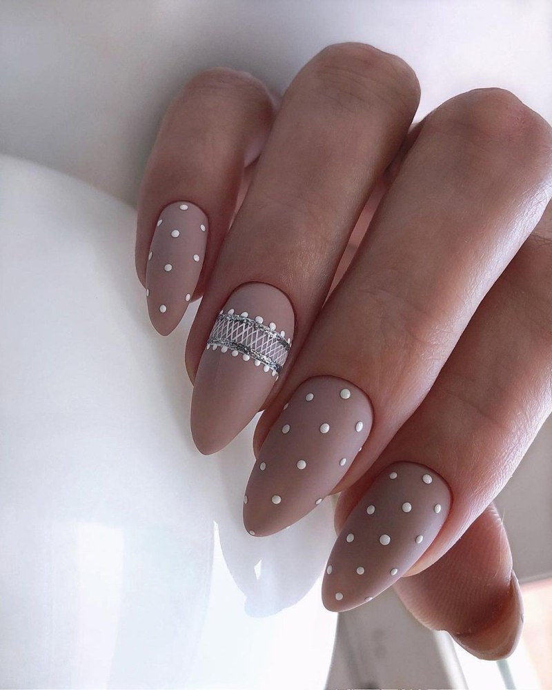 Нюдовый маникюр с втиркой 2022