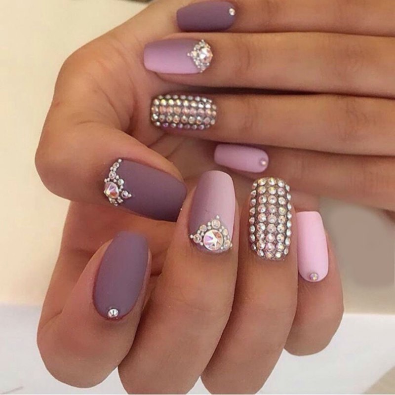 Ногти с блестками наискосок