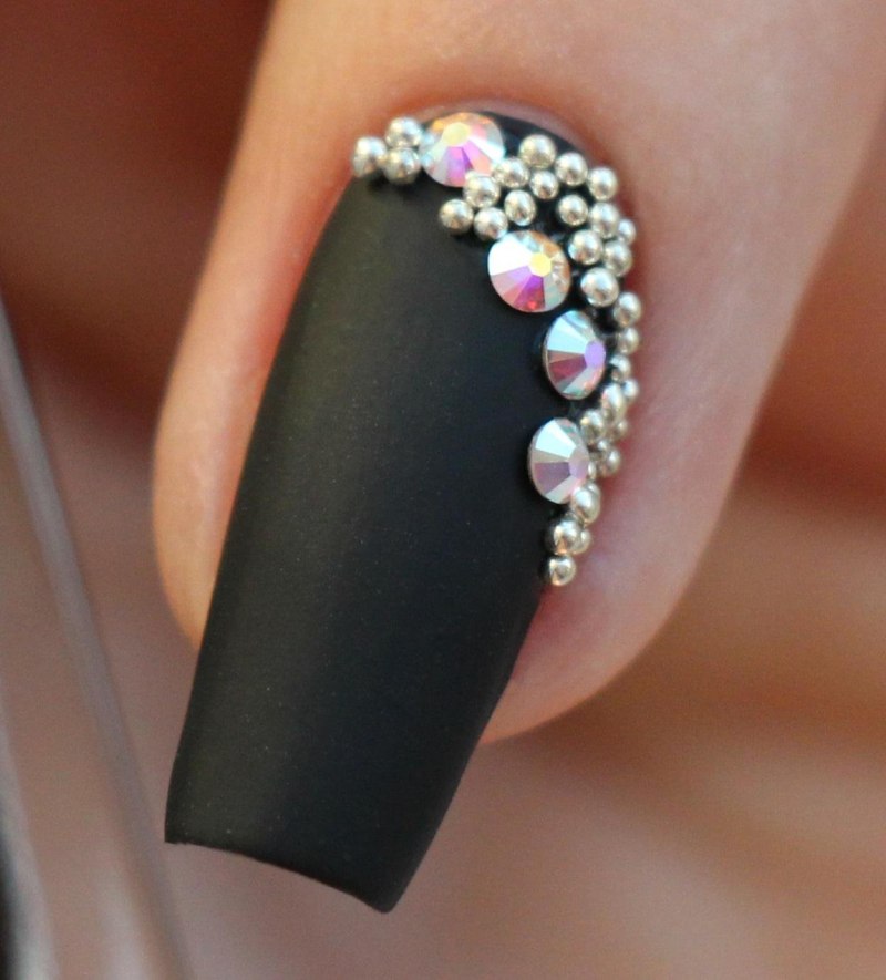 Бежевые ногти