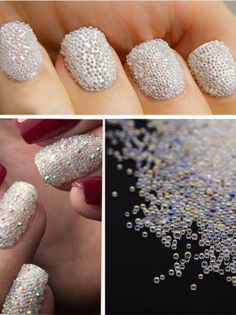 Маникюр с блёстками на короткие ногти