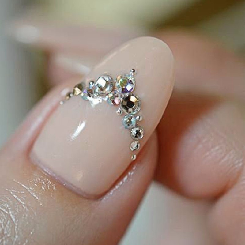 Красивый маникюр на короткие ногти