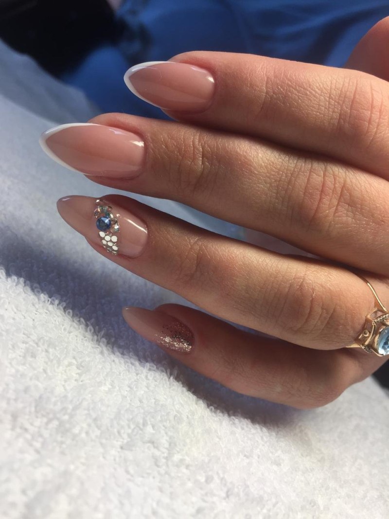 Красивый маникюр на короткие ногти