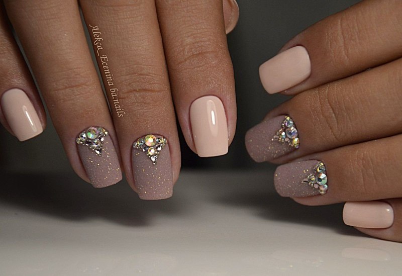 Ногти со стразами
