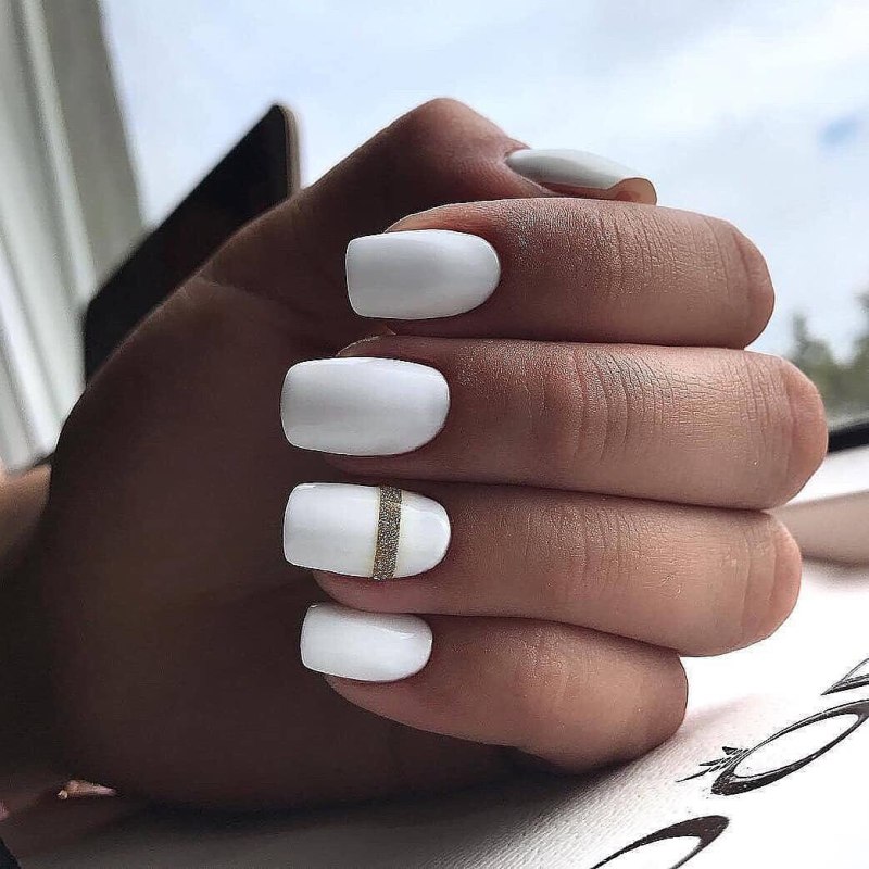 Белый маникюр на короткие ногти