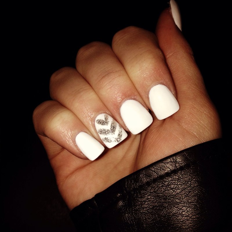 Белый маникюр