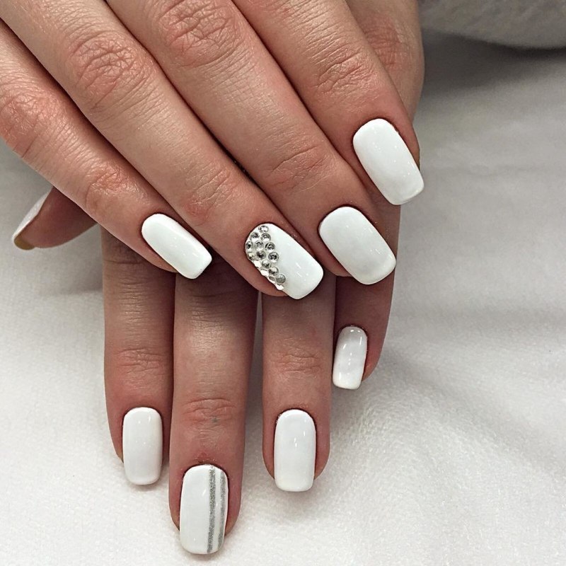Белый маникюр