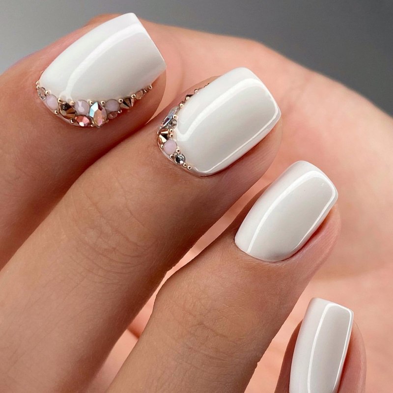 Белый маникюр