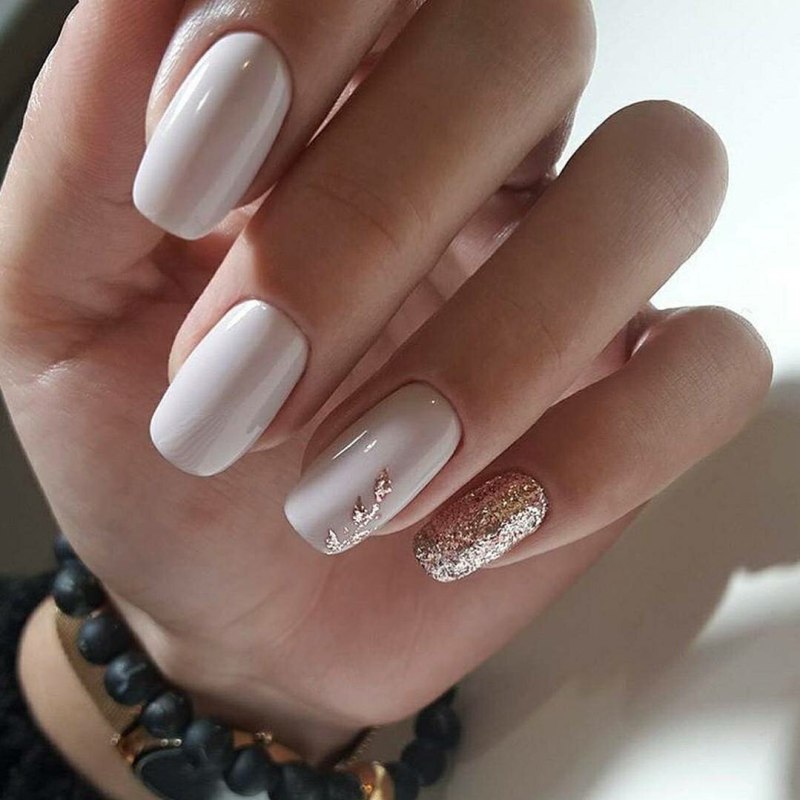 Французский маникюр с паутинкой