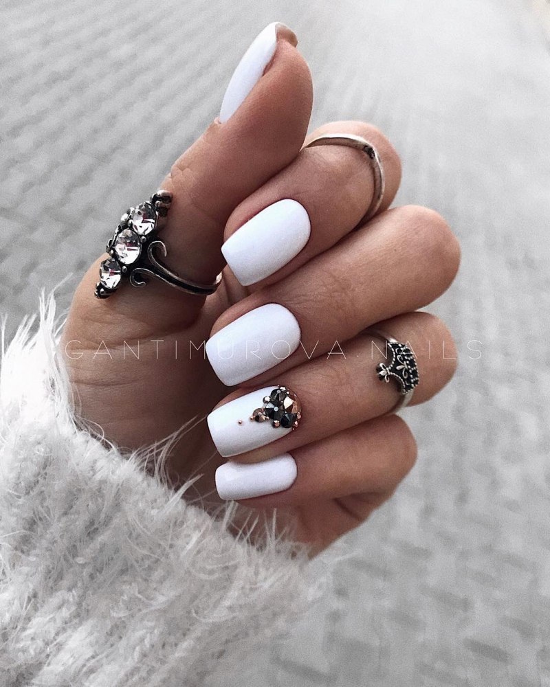 Френч черно белый на ногтях