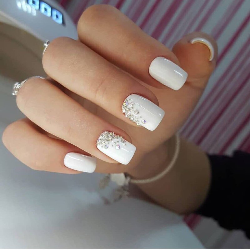 Белый маникюр 2021