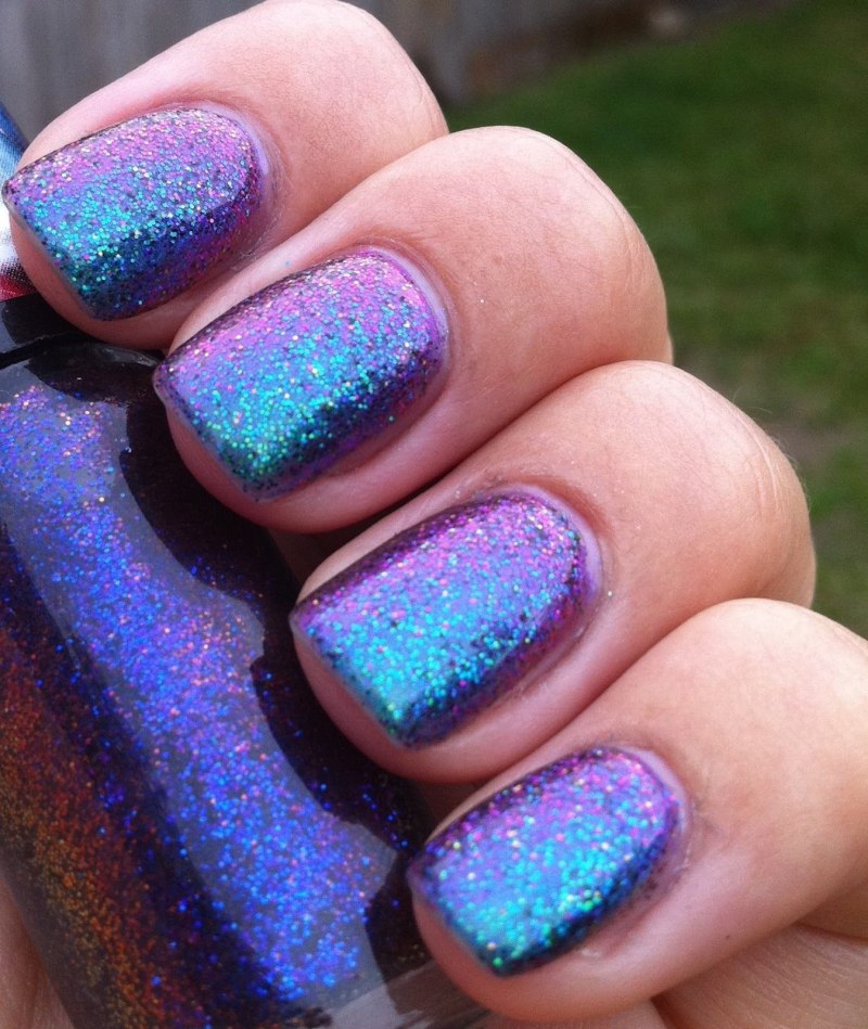 Красивый маникюр с блестками