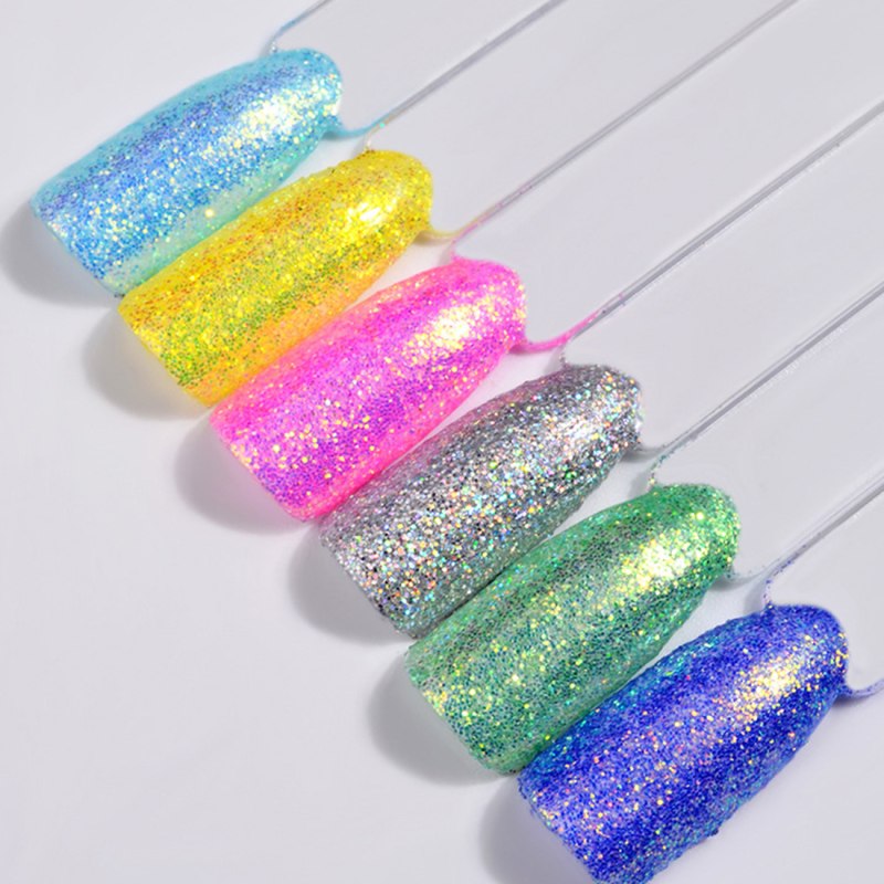 Яркие блестящие ногти