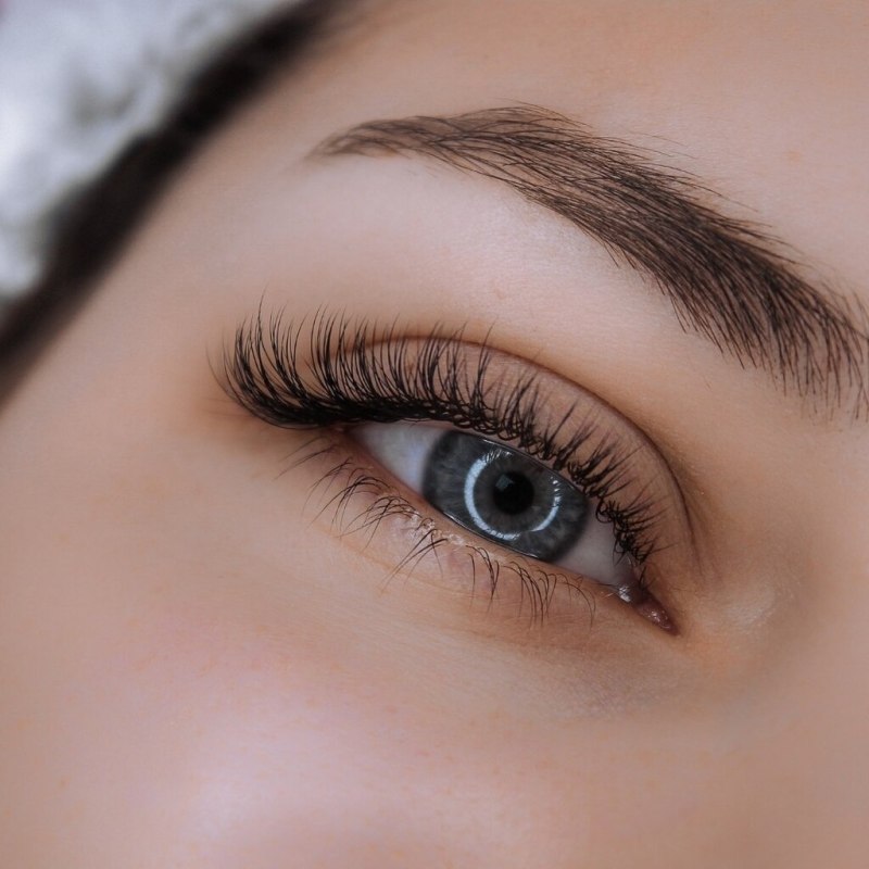 Ламинирование или наращивание ресниц