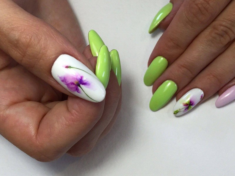 Нежный сиреневый маникюр