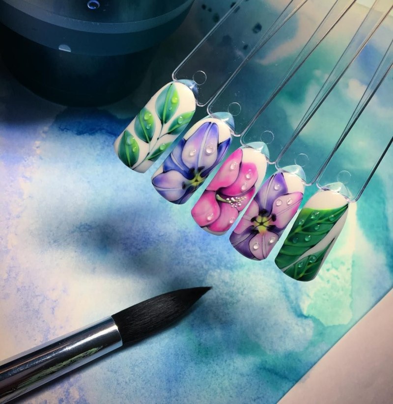 Летний маникюр акварель