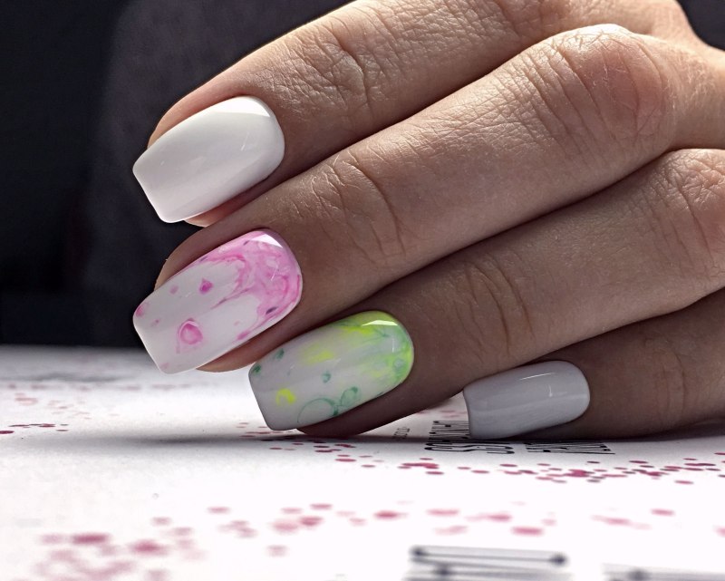 Маникюр с акварел ным дизайном